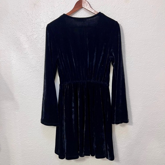 Rusttydustty Black Velvet Embroidered Boho Mini Dress Bell Sleeve Tassel NWT M - Picture 7 of 7